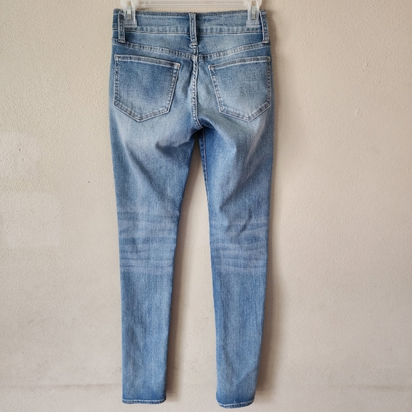 Daytrip Light Wash Low Rise Denim Skinny Blue Jeans Size 24 Regular 24 R - Picture 3 of 6
